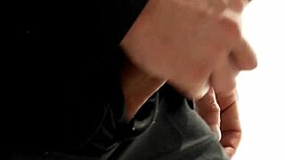 Arwen Gold's steamy glow builds to thrilling peaks in intimate ride