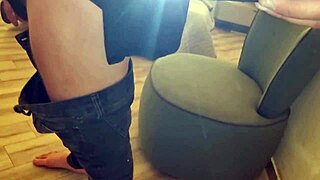 guarda come sborro ti vengo dritto in faccia e bevi tutto cazzo enorme!!