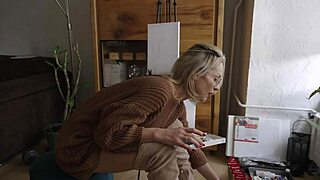 Blonde Babe in Glasses Paints Her Pretty Pussy Flower