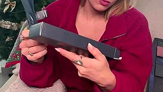 case 17 gives me these pretty juicy ass cheeks to worship