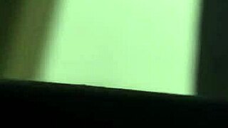 ouça ela gemendo alto enquanto leva rola dura da vizinha?