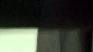 ouça ela gemendo alto enquanto leva rola dura da vizinha?