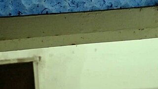ouça ela gemendo alto enquanto leva rola dura da vizinha?