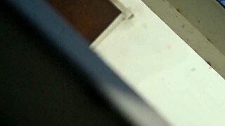 ouça ela gemendo alto enquanto leva rola dura da vizinha?