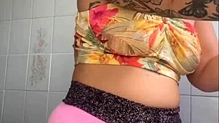 Neighbor Peeks At Swollen Pussy Flash Live