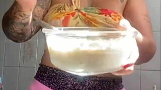 Neighbor Peeks At Swollen Pussy Flash Live