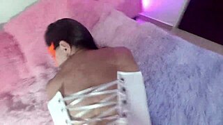 le puse el corset de mi mujer a mi empleada y la cogi hasta llenarla de leche