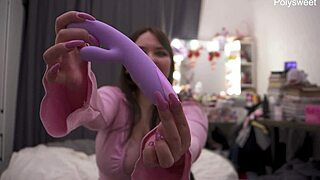 i loove stroking my fat pussy with this new vibrator