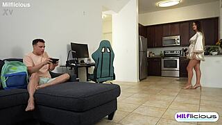 Horny Pregnant Stepmom Anna Begs for Creampie in Wild Taboo Ride