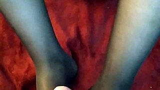 my first ever footjob in stockings feels amazing 👠💦