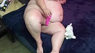 hot fat white girl sucks on vibrator masterbastion sessions with huge natural tits 😩💦