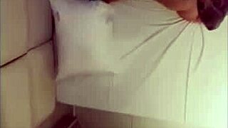 safada flashes huge natural tits pierced nipples i fuck bbw mary jhuana raw no condom