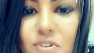 queen bee brunette in lingerie films her tanned curves dripping wet 😍🍑