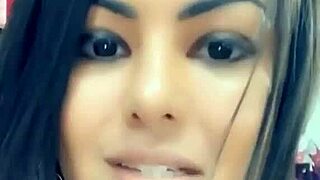 queen bee brunette in lingerie films her tanned curves dripping wet 😍🍑