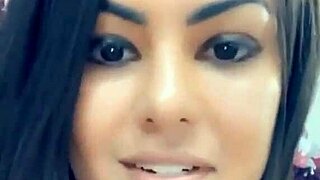 queen bee brunette in lingerie films her tanned curves dripping wet 😍🍑