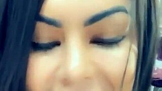 queen bee brunette in lingerie films her tanned curves dripping wet 😍🍑