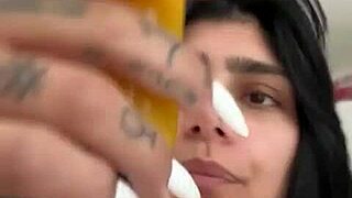 discover mia's massive ebony ass shaking seductively