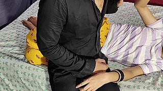 Makan malik ki beti ghar me akeli pakar li