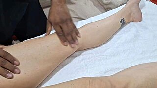 Safado Massagista Devours Gostosa Coroa's Wet Pussy and Big Tits Bareback