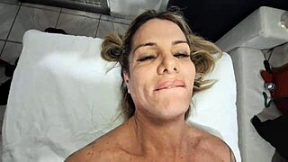 Safado Massagista Devours Gostosa Coroa's Wet Pussy and Big Tits Bareback
