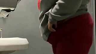 getting those bbw big ass backshots in the bar bathroom 💦🍑