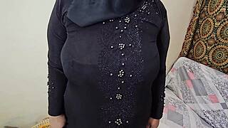 muslim chick flashes hairy armpit for us cash in dirty talk deal