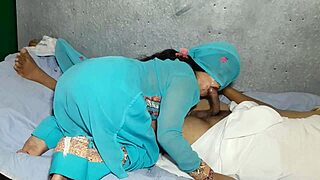 bahu ko sasur ne khub choda tight pussy pe... real desi indian virgin fuck