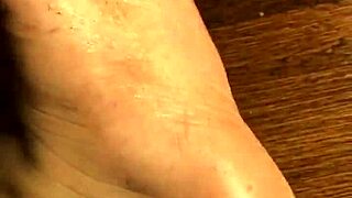 i crave licking these dirty feet so bad