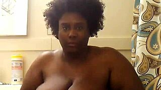 hey indiana goddess this mature slut's playing with her huge tits 😘🔥