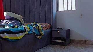 Plump milf shakes onion booty wildly