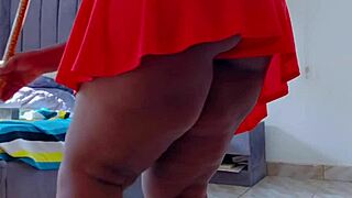 Plump milf shakes onion booty wildly
