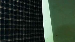 hot shemale in saree dances seductively with crossdressing indian mujra moves