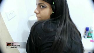 Infiel hermanastra brunette deepthroats interracial creampie in homemade doggystyle