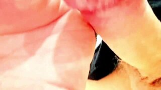 Matrigna in doccia mi fa sborrare con cazzo duro dopo averla vista nuda