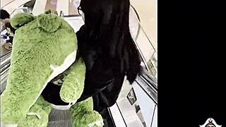 she won the plush alligator and got super thankful ft amberzinha 🥵😍