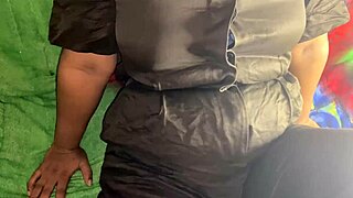 Indian boss fingers and fucks squirting desi office girl hard 😈💦