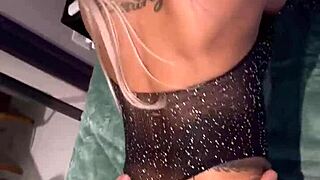 loira rabuda me deu um cheirinho de buceta no tatuado magrinho l completo no sheer e x-red