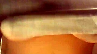 mamei nestes peitos grandes e murchos lactantes cheios de leite