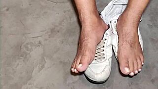 Yuri Gaúcho Feels Foot Fetish Rush In Big Cock Shower Cum