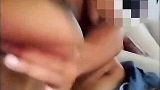 mamei nestes peitos grandes e murchos lactantes cheios de leite