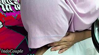 Hijab wife sucks boyfriend's dick while driving Jakarta streets!