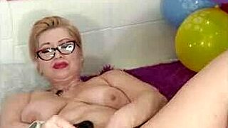Sexy Chubby Stepmom Fingers Herself Wild! Hot Mature Bitch Masturbates