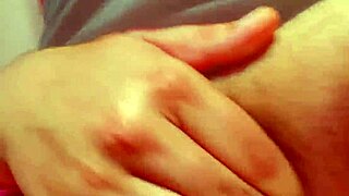 doesn't it turn you on watching me rub my big clit till i squirt? 😈💦