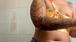 i'm live and unzipped to flash how bad i wanna fuck my big pussy