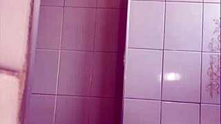 i'm live and unzipped to flash how bad i wanna fuck my big pussy