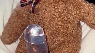 stuffin my arab pussy with food feels so kinky...