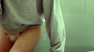 Ting Xuan strokes sexy underwear legs! 🦵💦