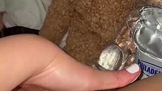 stuffin my arab pussy with food feels so kinky...
