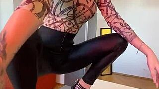 sophie van loo shows legs in heels