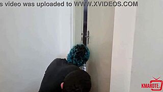 dois amigos comendo a amiga gostosa depois de espiar ela no chuveiro